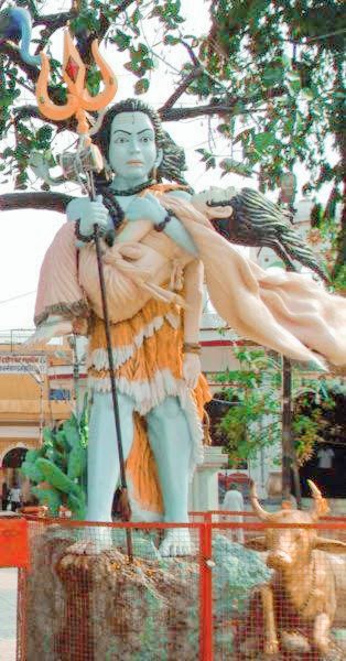 KanKhal witnessed Maa Sati Atma Dah and Shiva MahaRudra Avatar.After all ask for forgiveness from Shiva then it said that Daksh asked Shiva to be in KanKhal for Sawaan Month,so on GuruPurnima night prior to Sawaan Shiva is welcomed here as Dhaksheswar-"the lord of Daksh"