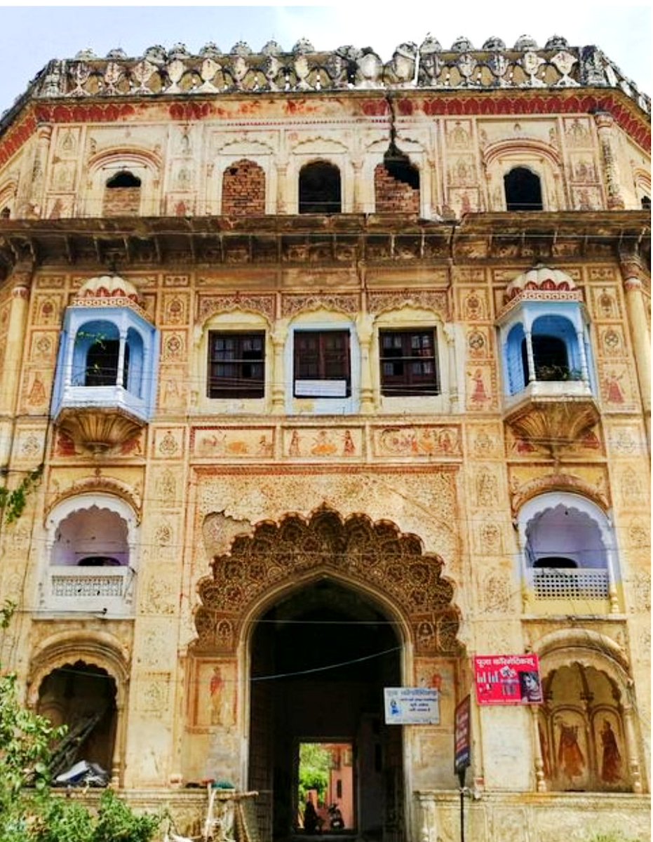You can Find many Old Haweli,old architecture in roads of KanKhal. So next time when you visit Haridwar,don't miss to visit this placePic-googleFor Specific  please tag for credit.