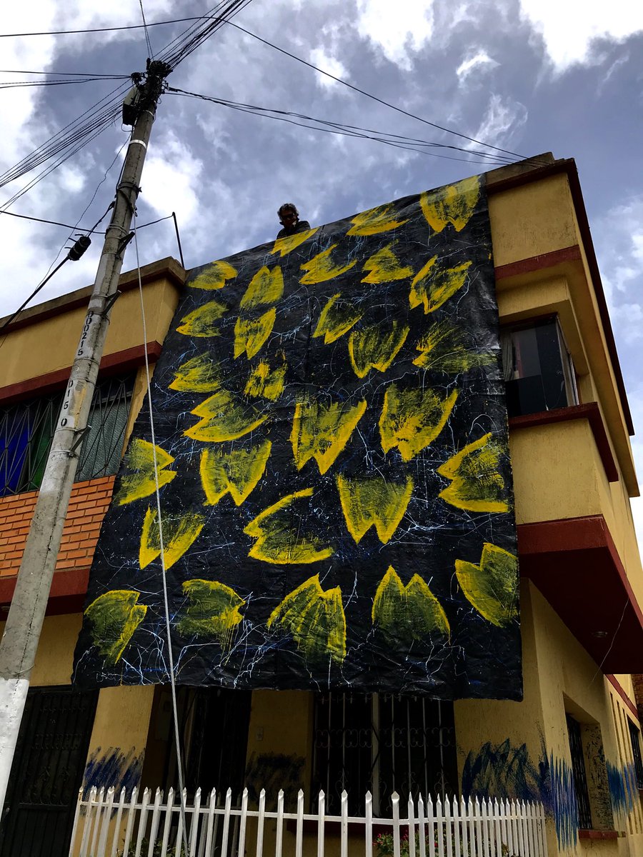 Obra en proceso: Peces dorados. Esmalte sobre lienzo. 11 metros x 5.5 metros.