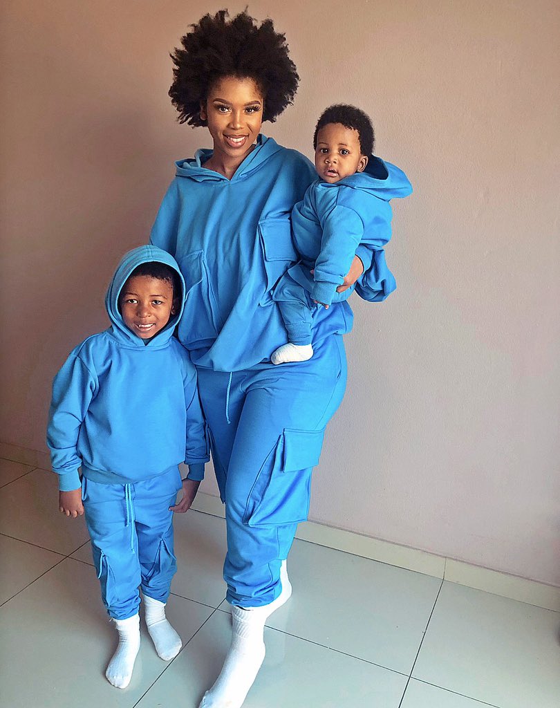 Mbangi_Threads's tweet photo. Hi fam 💙 

Baggy sets come in blue, black, orange, dark brown and dark purple. 

R650 adults
R400 toddlers
R250 babies https://t.co/JkQwI5ohYz