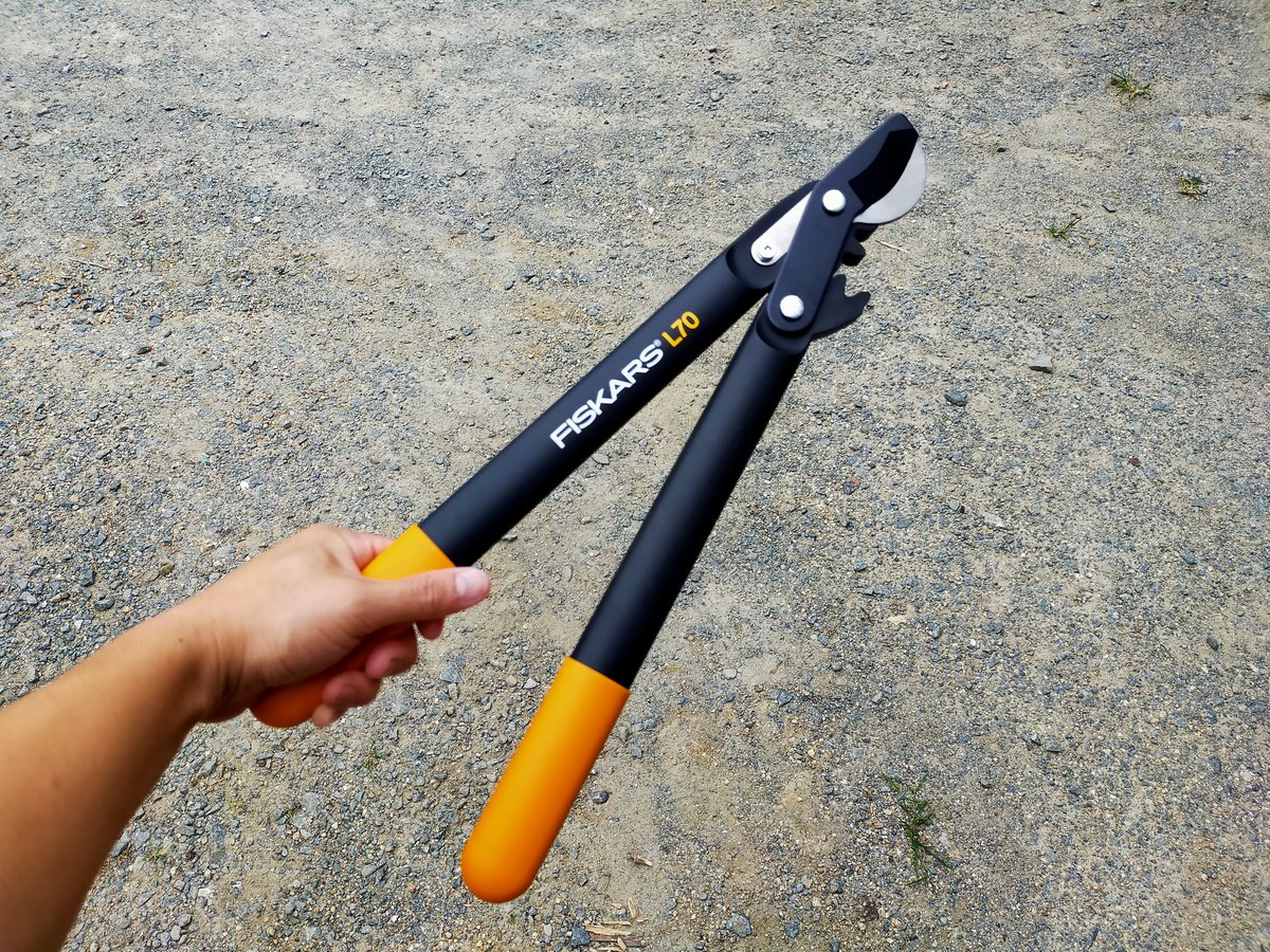chihiroxmori's tweet photo. なんかキタ from UK.
#太枝ハサミ
#fiskars
#lopper
#L70 https://t.co/cZDCm2VOGr