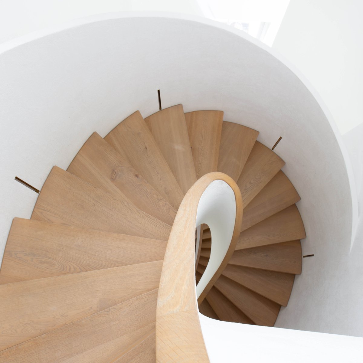 domusnovalondon's tweet photo. @23_GS_318 &amp; #FranHickman joined forces to reimagine this unique 4-bedroom Victorian #terracehouse. The final result is a dynamic modern family dwelling, cleverly conceived as a vertical #loftapartment.
Horbury Crescent is #forsale: https://t.co/7ittgPmBID
#londonproperty #design https://t.co/kQXEhwuGed