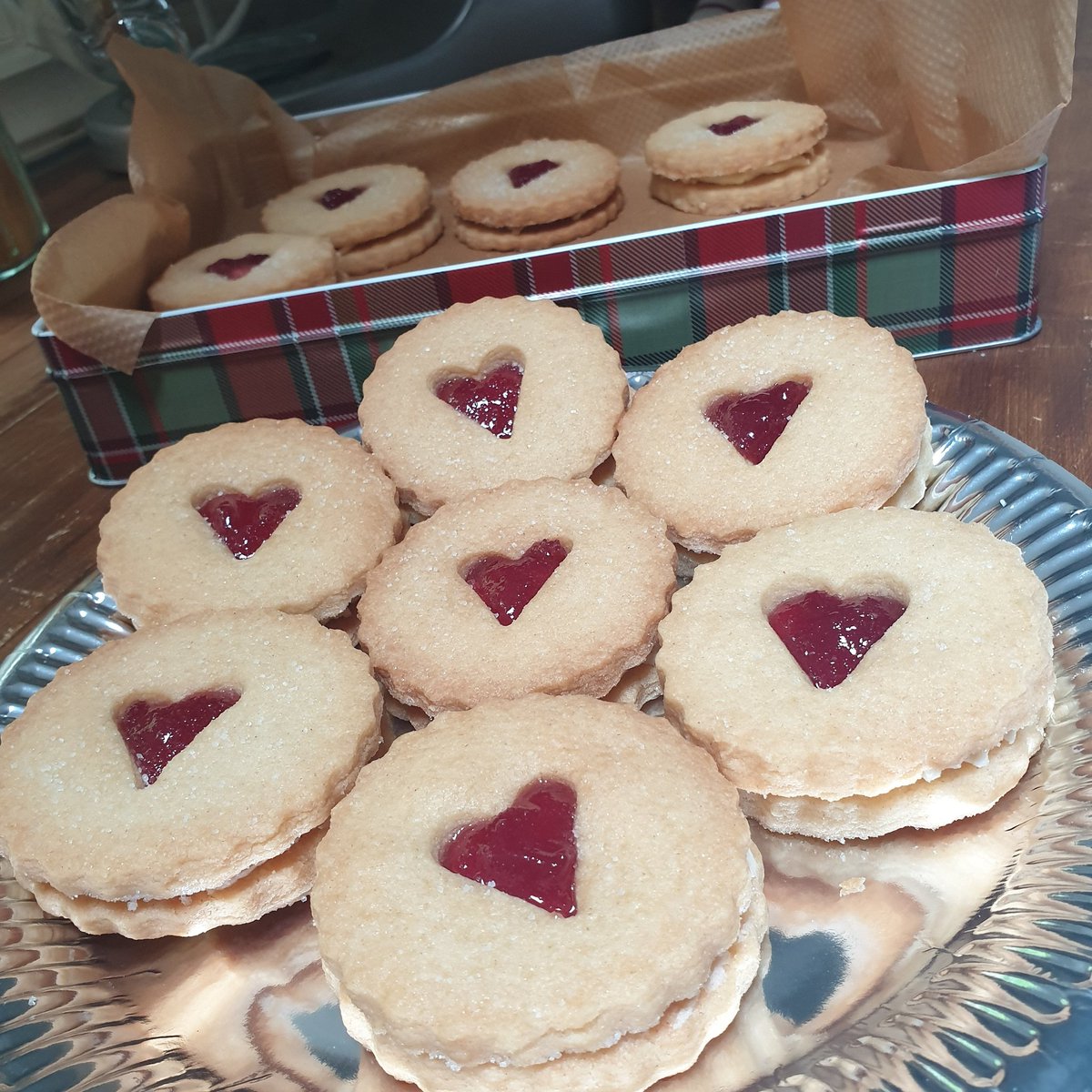CcCfinz's tweet photo. Love a jammie dodger https://t.co/ssHlQQWFGv