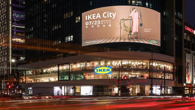 discoverchina01's tweet photo. Swedish home-furnishing giant Ikea opens an Ikea City store in Shanghai today, its first such outlet in China.

The Ikea City opening comes after the Ikea Tmall flagship launch in March as part of the brand’s strategy to reach more Chinese customers
https://t.co/xkCtlw8Ujk https://t.co/aZW0gTW2pH