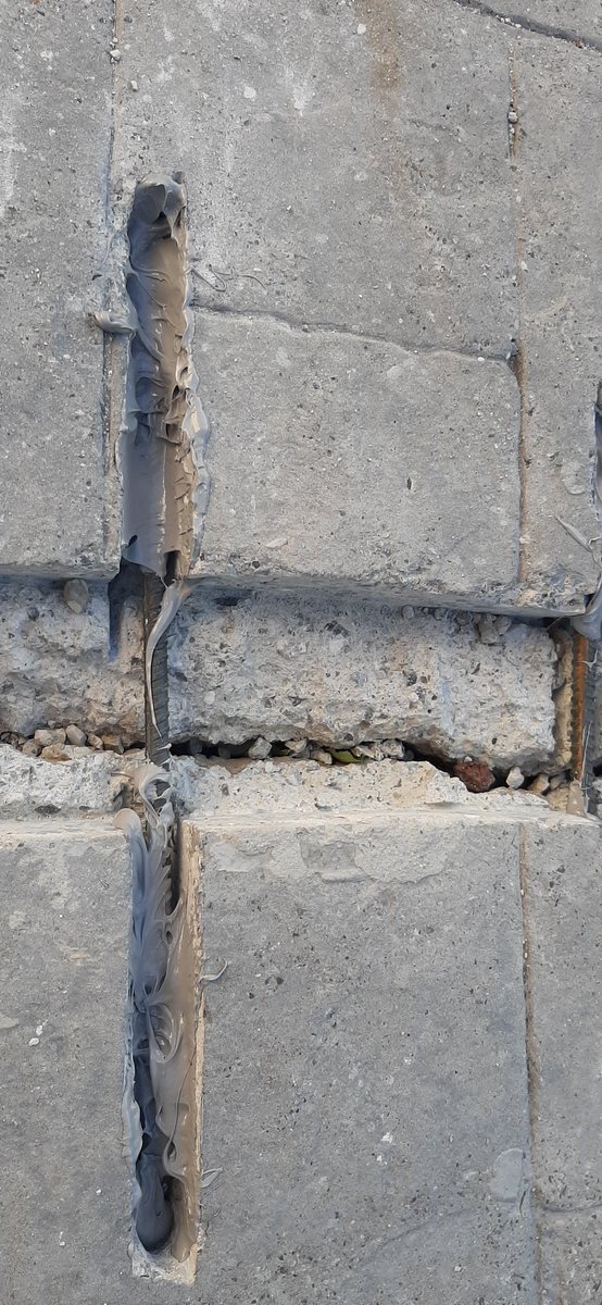 KerakollMiguelC's tweet photo. #Reparacion #estructural de #solera, con uso de trafico rodado. 
Apertura, picado, replanteo de garras y perforacion de agujeros.
Limpieza de soporte.
Inyeccion en agujeros de #GeoliteGel.
Colocacion de garras dejando 0,5 cm libre en su contorno.
Humedecer y aplicar #Geolite 40 https://t.co/V14JsUweP9
