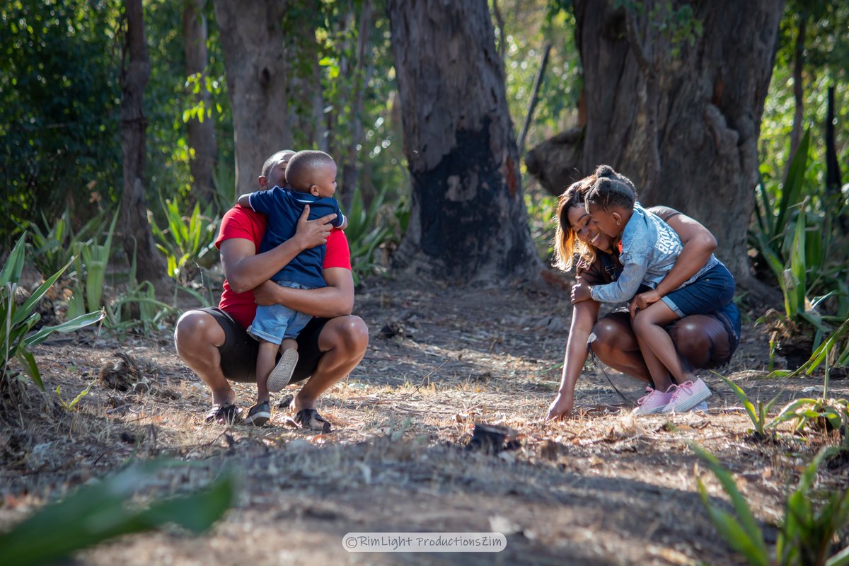 RimlightPro's tweet photo. One act in a series. Exciting photo shoots are a part and parcel of a happy family.🥰🥰
Location - Goromonzi, East of Harare.
#happyfamily #rimlightproductionszim #africanphotographer #internationalphotographer #harare #family #familyphotoshoot #canonphotography https://t.co/PDc5oduUaq