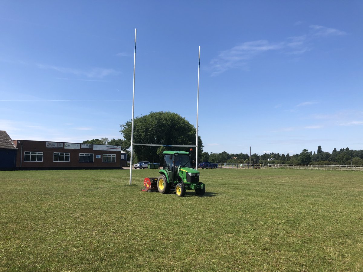 RFU_Facilities4's tweet photo. Love when a plan comes together... following a successful @rugbygroundsmen Pitch Advisor Drop In appointment @snrufc now have a clear plan/budget & new pitch contractor. Weed killing, verti draining & seeding all in hand @andy_spetch #pitchmaintenance #increasingcapacity https://t.co/VTwkJmE9lQ
