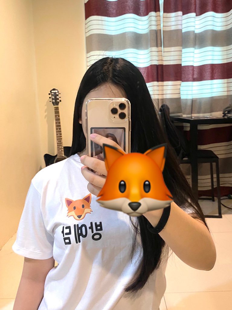 ydblackswan's tweet photo. Aaaaaaa I just got my BYD emoji shirt!! 🥺 Ang ganda ng quality ng shirt and yung print too! And super cute din ng freebies. 🧡 Thank you so much, @seventhsky0421 ✨ #RouFeedbacks https://t.co/DlwE0HMorq