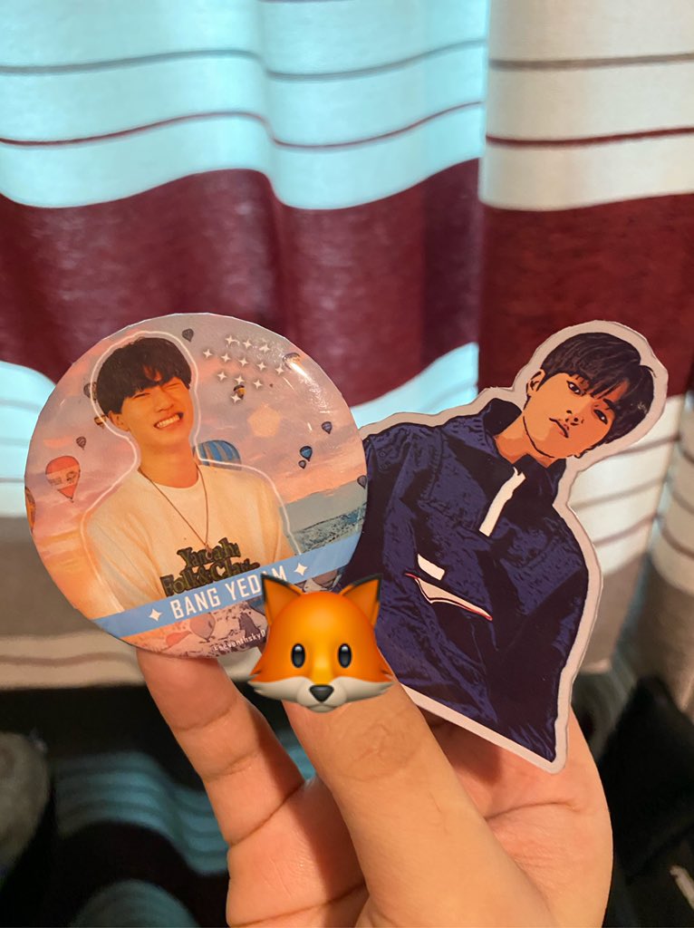 ydblackswan's tweet photo. Aaaaaaa I just got my BYD emoji shirt!! 🥺 Ang ganda ng quality ng shirt and yung print too! And super cute din ng freebies. 🧡 Thank you so much, @seventhsky0421 ✨ #RouFeedbacks https://t.co/DlwE0HMorq