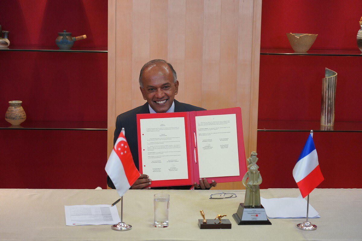 E_DupondM's tweet photo. Signature d’une convention d’entraide pénale avec Singapour.

Un nouvel outil très efficace pour la Justice dans la lutte internationale contre la criminalité économique et financière. https://t.co/afbLxQAjGM
