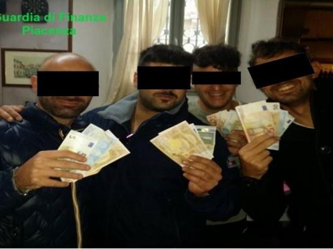 Dai #Carabinieri infedeli di #Piacenza veniva praticato un tipico effetto nefasto del proibizionismo: rimettevano in circolo sul mercato una merce assai richiesta di cui erano entrati in possesso.  Il #proibizionismo arricchisce i criminali e genera insicurezza fra gli onesti