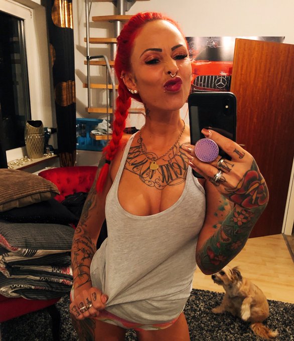 Guteeen Morgeeen 🤓🤭 die Sonne scheint 🥰 raus aus den Schlafsachen und ab in die Dusche 🚿🙃 https://t.co/3fYHFQ7y5J<a href="/tag/kiss"class="tags"><span>#kiss</span></a>