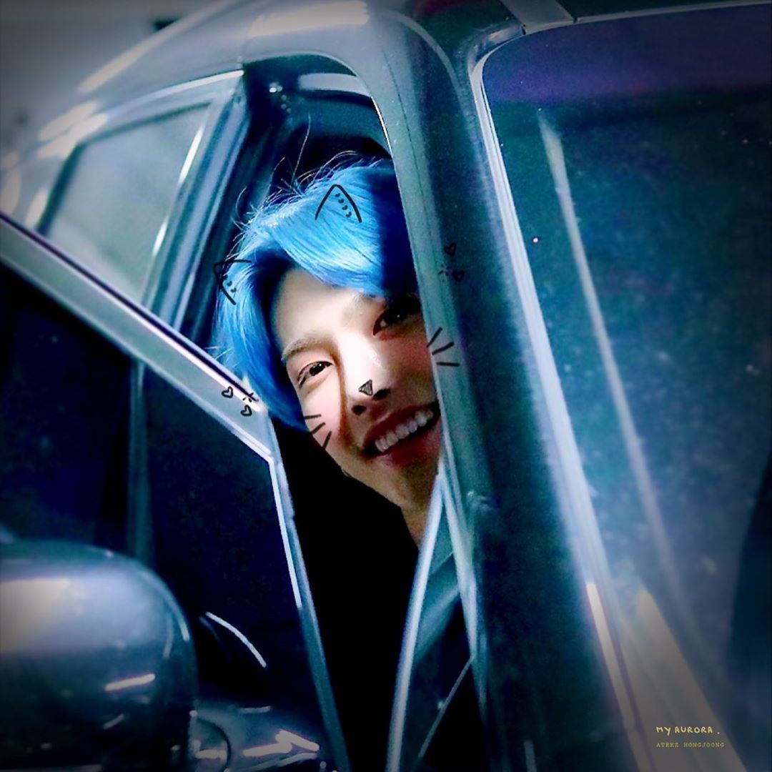 atee_zZz's tweet photo. Hongjoong loves his fansites so much 🥺 https://t.co/3xnXGoppxZ