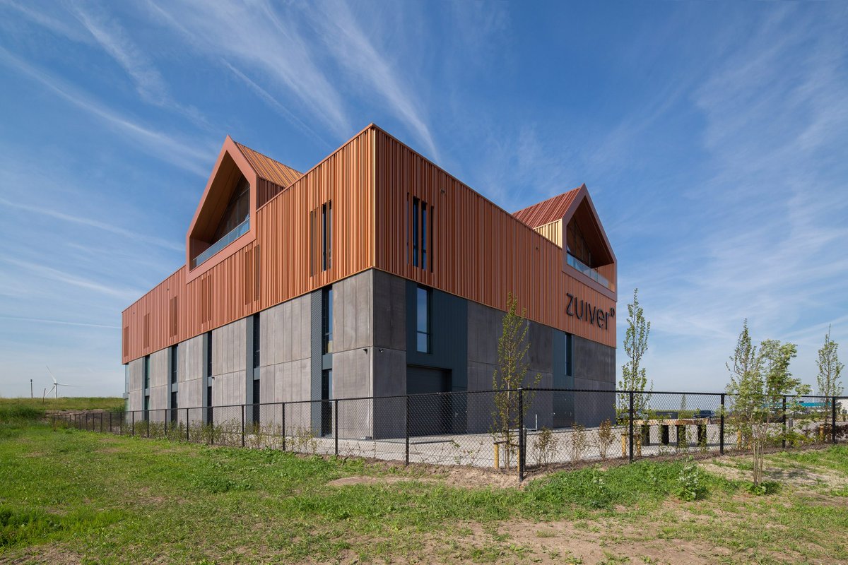 Inzending voor de Arie Keppler Prijs 2020: ZUIVER in #Westzaan. "De van alle kanten goed zichtbare locatie vraagt om een alzijdig en uitgesproken gebouw" --> mooinoord-holland.nl/mooinoord-holl… #arie2020 <a href="/GemZaanstad/">Gemeente Zaanstad</a> <a href="/ZUIVERdesign/">ZUIVER</a> <a href="/nunc_architects/">nunc architecten</a>