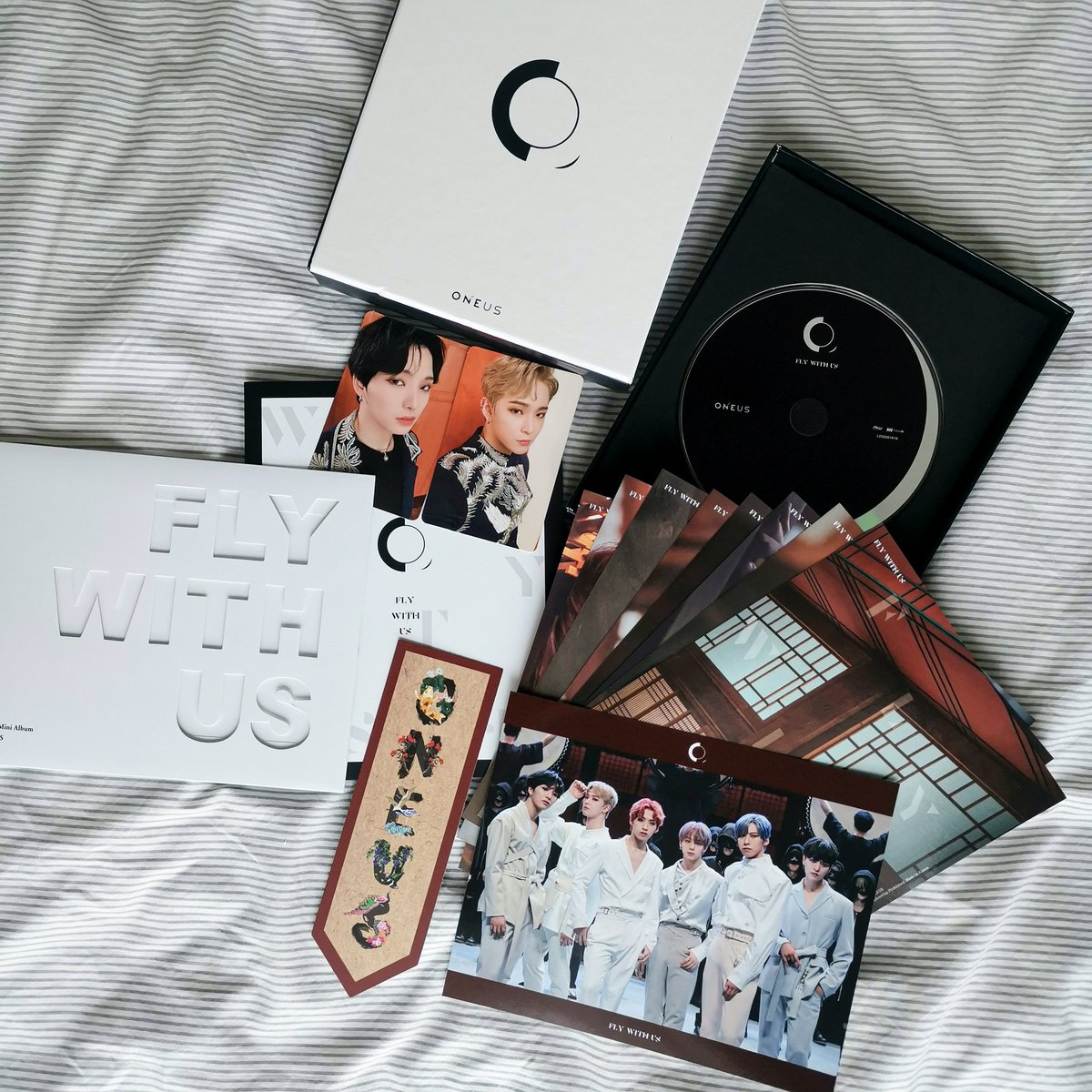 yanjieeee_'s tweet photo. [#ToMoon_yanjieeee]
.
#ONEUS collection ✨ Still waiting to buy #RaiseUs 🌞
.
@official_ONEUS https://t.co/K83ZixzLuQ