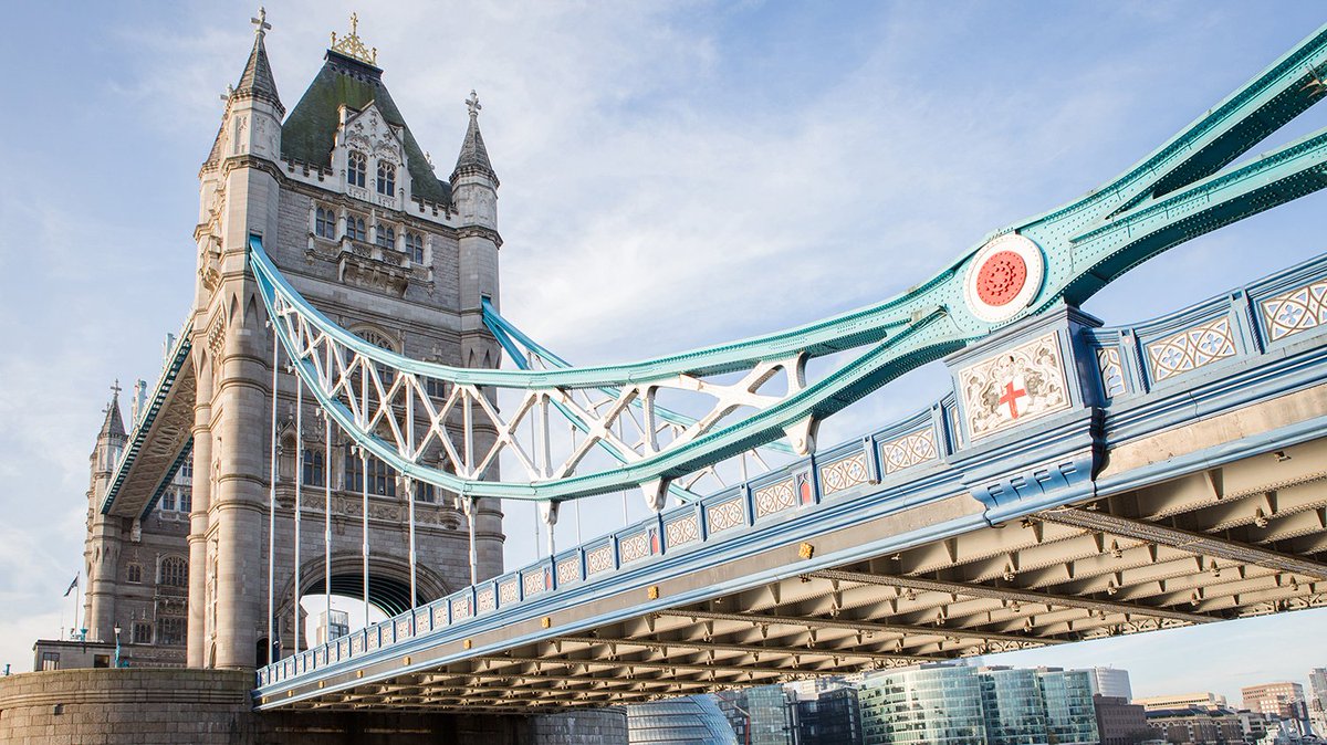 TowerBridge's tweet photo. Did you know that since it was built, in 1894, Tower Bridge has received only six complete repaints?
The first three happened in 1910, 1922 and 1952.
#TowerBridge #History #HeritageIsOpen https://t.co/RwSjEzjbG9