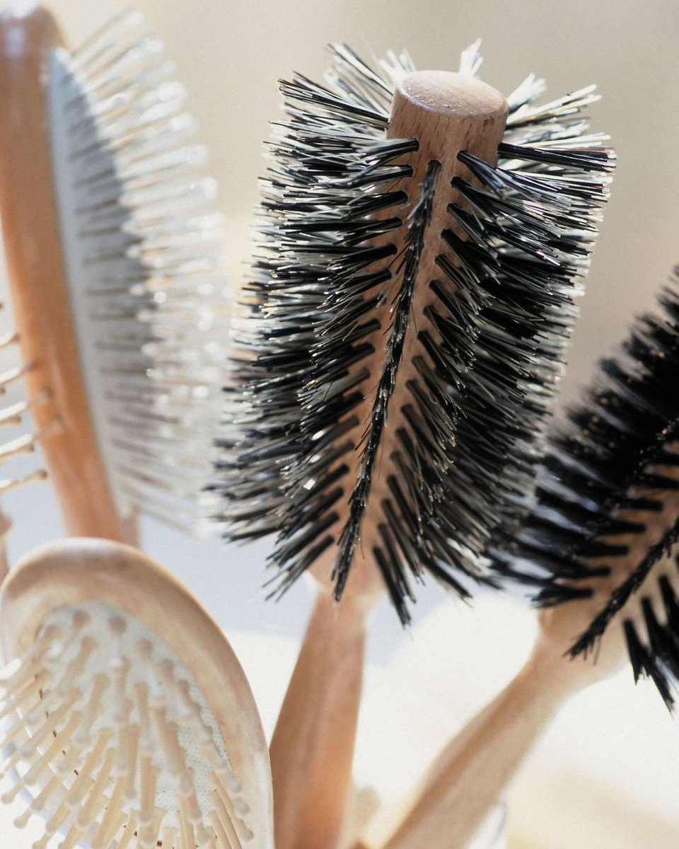 PlanetHealthInt's tweet photo. Take a look at this great article by @luxyhair.com. Were there any hair brushes you weren’t using correctly?           
https://t.co/UhAKe3rarB

#biokap #hairdye #haircolour #naturalhaircolour #chemicalfreehaircolour #italian #Dye #italianbeauty #naturalhairdye #PPDfree https://t.co/XlivP7WXAr