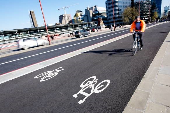 LDN_pressoffice's tweet photo. .@MayorofLondon has launched the first online cycle training course for Londoners to give more people the confidence to start cycling. Read more about #StreetspaceLDN and Cycle Skills here: https://t.co/ZXs1lPYB0R https://t.co/2va9RJpcAi