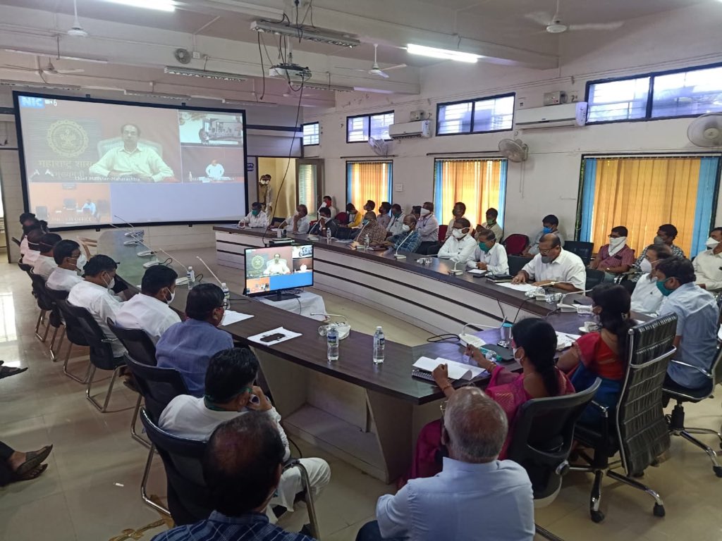 मुख्यमंत्री उद्धव बाळासाहेब ठाकरे यांच्या हस्ते आज धाराशिव (उस्मानाबाद) येथील डॉ. बाबासाहेब आंबेडकर मराठवाडा विद्यापीठ उपकेंद्रातील कोविड-१९ तपासणी प्रयोगशाळा व संशोधन केंद्राचे लोकार्पण करण्यात आले.