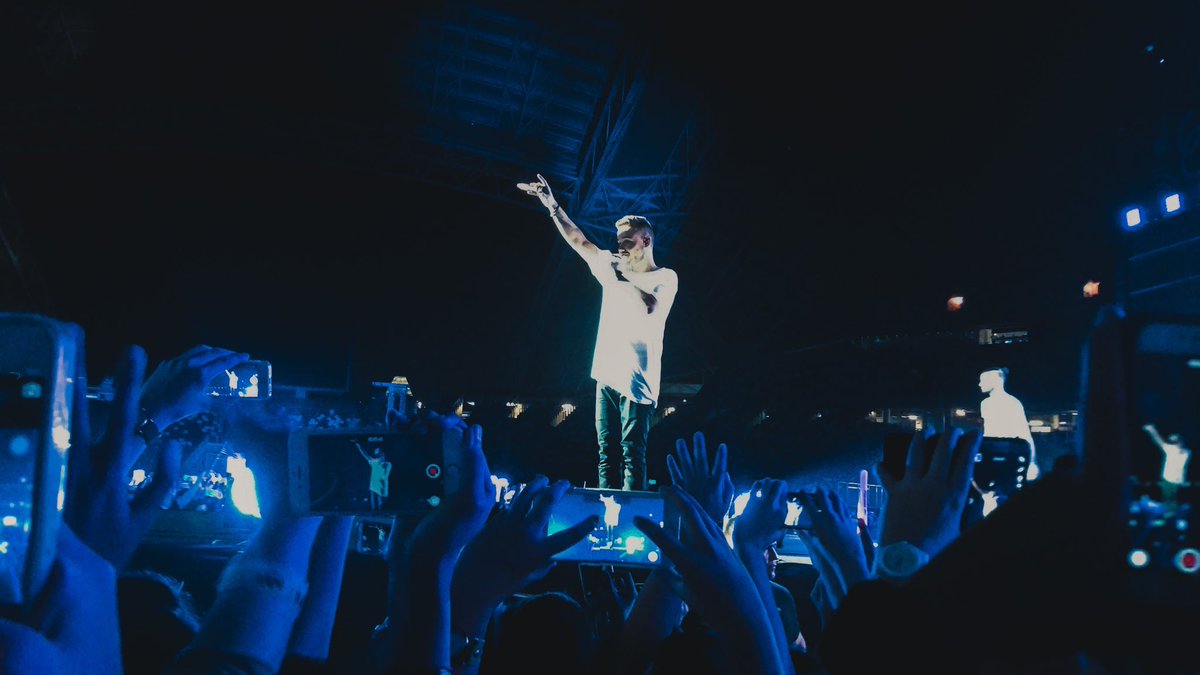 hidyeyat's tweet photo. Managed to salvage old #OTRASG photos from my Google Photos. I thought I’ve lost all my photos&videos from otra but I found it!!
#10YearsOfOneDirection https://t.co/Wy8EKKQG62