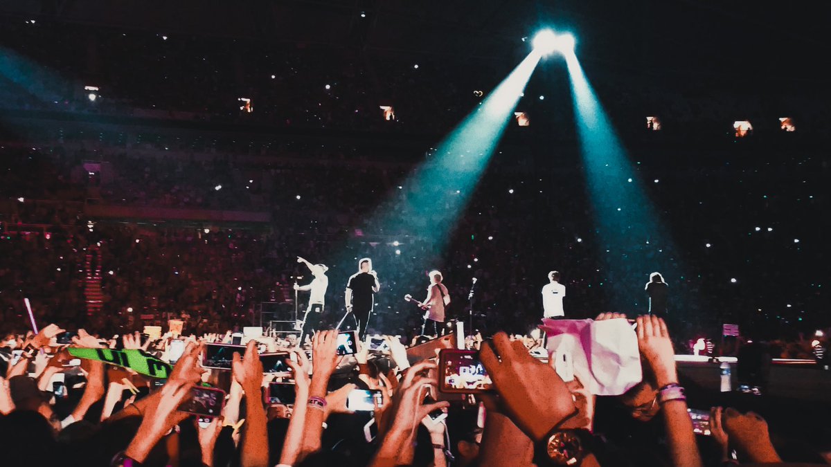 hidyeyat's tweet photo. Managed to salvage old #OTRASG photos from my Google Photos. I thought I’ve lost all my photos&videos from otra but I found it!!
#10YearsOfOneDirection https://t.co/Wy8EKKQG62