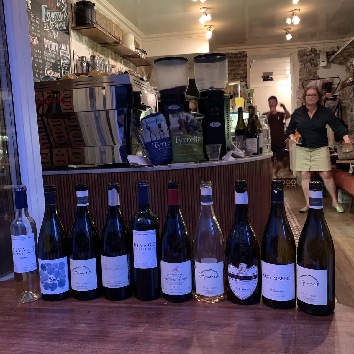 Dégustation de vins de Patrimonio hier soir pour le prochain article de <a href="/nibuniconnu/">nibuniconnu</a>. Mes coups de cœur : un Arena 2011 assez évolué, un blanc de gastronomie de Marfisi et un rosé de Giacometti avec de la mâche et un bel équilibre !
