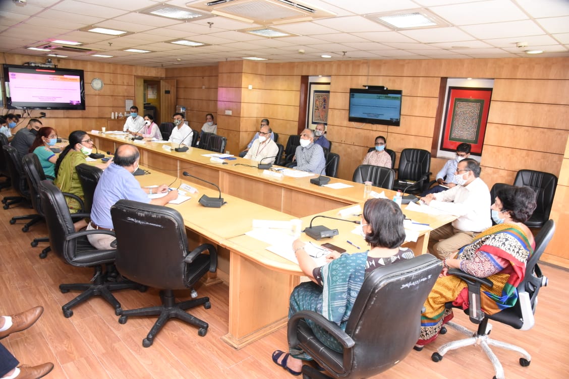 NACOINDIA's tweet photo. Ms.Preeti Sudan,Sec.(HFW) chaired meet ‘Maintaining &amp; Augmenting Nat AIDS Response during COVID Pandemic’ to review progress of indicators enhancing HIV response during COVID &amp; future actions to achieve 2030 trgt #EndofAIDS
@drharshvardhan @MoHFW_INDIA @PMOIndia @Winnie_Byanyima https://t.co/S2320wTq75