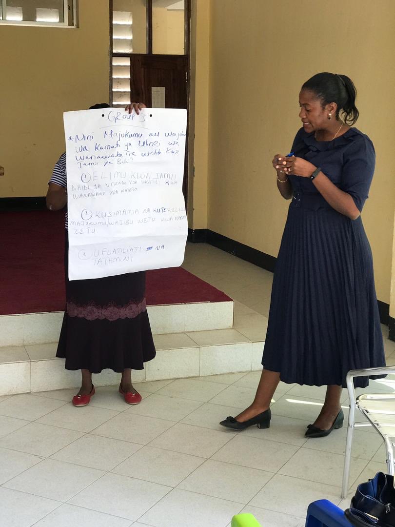 MsichanaUwezo's tweet photo. Wanakamati wakiwa katika muendelezo wa mafunzo ya MTAKUWWA ikiwa ni siku ya tatu ya mafunzo hapa Wilayani Bahi, Dodoma.
#UlinziWaMtotoNaMwanamke https://t.co/8fWiOAM6L4