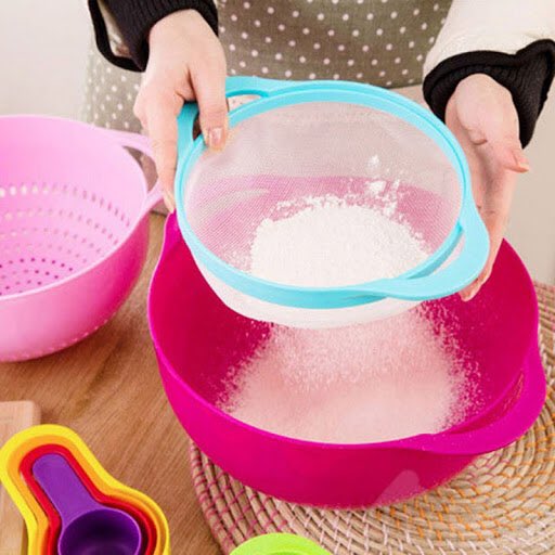 SandysHomeStor1's tweet photo. For all our home bakers, this set is the one. 
It includes a mixing bowl, one colander, a sieve, one easy pouring bowl and measuring spoons. 

Call 0704227484 / 0779621576 to place your orders https://t.co/DTwzvmjJmK
