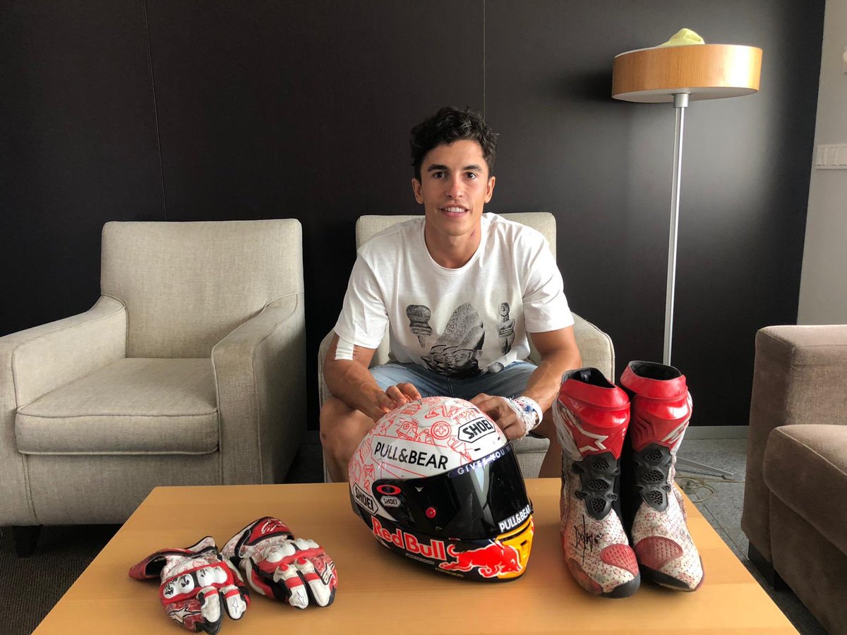 WeAre93's tweet photo. ¡Nuestro campeón ya está en Jerez! 

¡Marc no quiso irse sin antes firmar todos los productos que estamos subastando en la subasta solidaria! ❤️ ¡Pase lo que pase en el #AndalucíaGP estamos contigo!🤗

https://t.co/oY6w03RdaA

#10together93 #MM93 https://t.co/RTdQ4xui9J