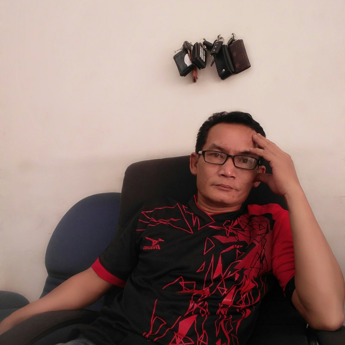 SuhandiBonik's tweet photo. #FotoProfilBaru https://t.co/ZFyU0HgTEW
