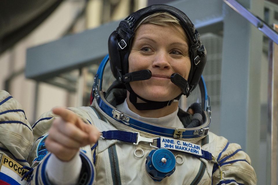 arthur_benga's tweet photo. Les métiers de la Communication c'est avant tout la passion et l'honneur. Si c'est l'argent qui t'intéresse, deviens astronaute.
#WorldPassion
#GodMission https://t.co/Z9c3775nCv