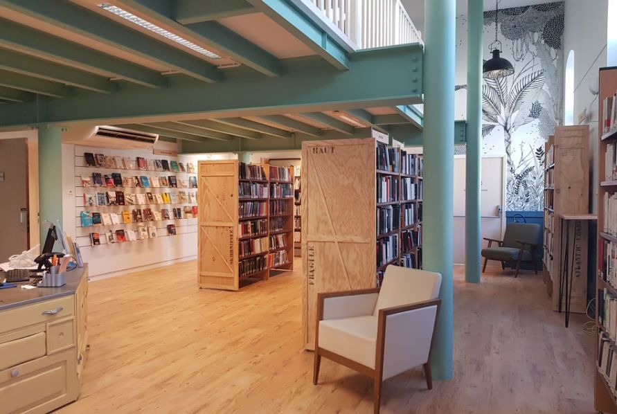 livreshebdo's tweet photo. BIBLIOTHEQUES VERTES > Châtelaillon-Plage : une médiathèque 100% récup' https://t.co/9iipfjjebo #bibliothèque #larochelle #ecologie #environnement https://t.co/5wxElWseO6