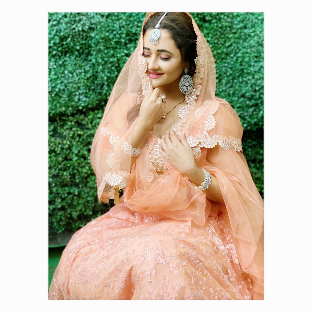 TheRashamiDesai's tweet photo. बस यूँ ही 🧡
.
.
#OnShoot #Naagin4 #ItsAllMagical #RashamiDesai https://t.co/sFzqV6PCla