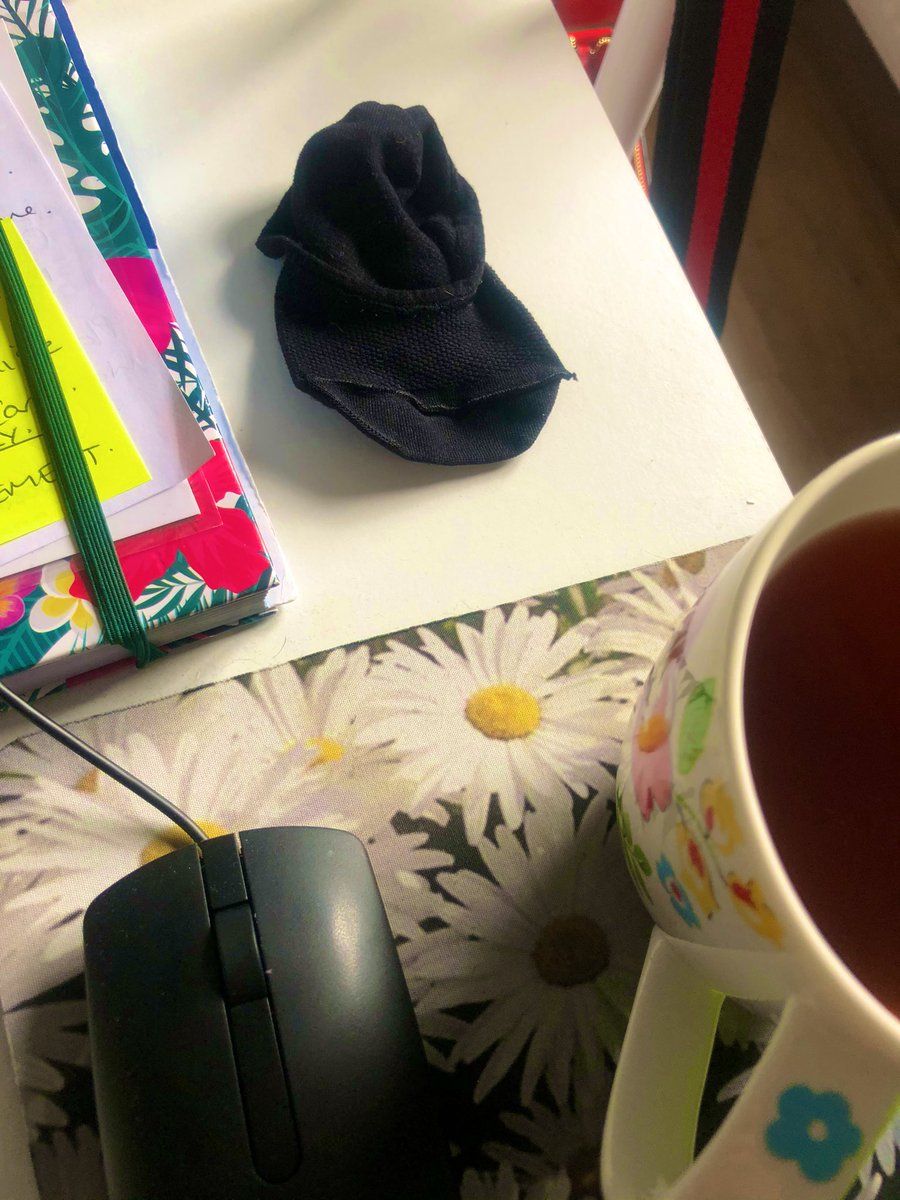 _leannebaldwin_'s tweet image. Are you even #WorkingFromHome if there isn’t a random trainer sock on your desk😂🤪🙈 #Strange #ItsClean 😂