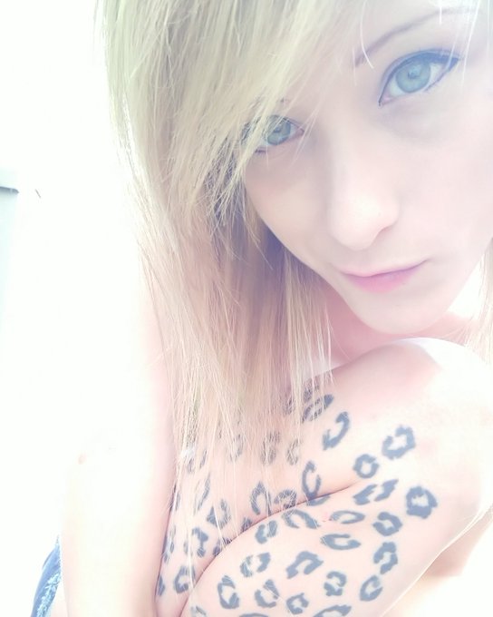 Habt einen sch&ouml;nen Tag 😘 N&auml;chste Webcam: heute ab ca 19 Uhr :)  Have a nice day 😘 Next Webcam: today<a href="/tag/selfie"class="tags"><span>#selfie</span></a><a href="/tag/piercing"class="tags"><span>#piercing</span></a><a href="/tag/webcam"class="tags"><span>#webcam</span></a><a href="/tag/camgirl"class="tags"><span>#camgirl</span></a><a href="/tag/livechat"class="tags"><span>#livechat</span></a><a href="/tag/girlwithtattoos"class="tags"><span>#girlwithtattoos</span></a>
