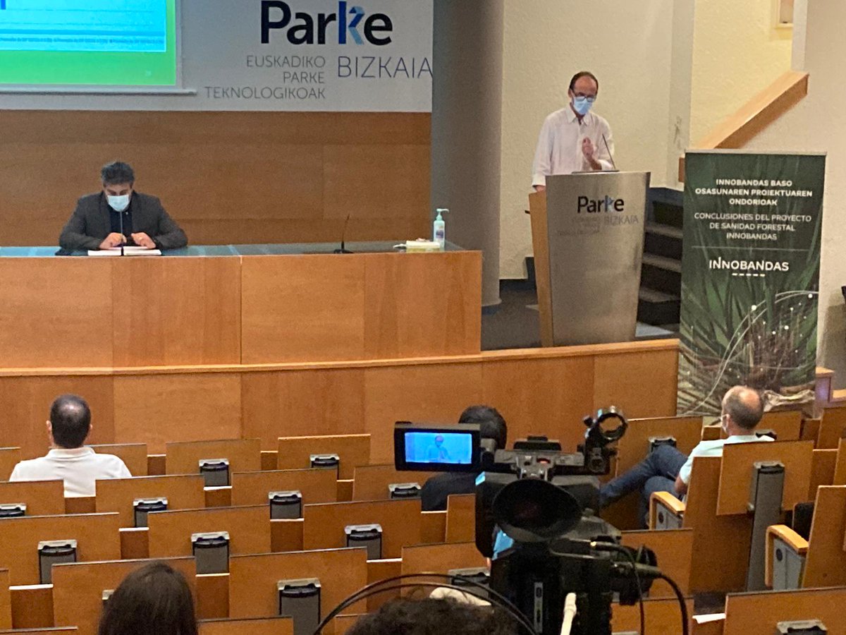 CGBarrios360's tweet photo. 👁🗨 Que no te engañe la vista. Este auditorio está más ocupado de lo que parece gracias a la emisión en #streaming que estamos realizando para el proyecto #Innobandas de @Baskegur.
#CGBarrios #Comunicación360º https://t.co/O64sfOh92l
