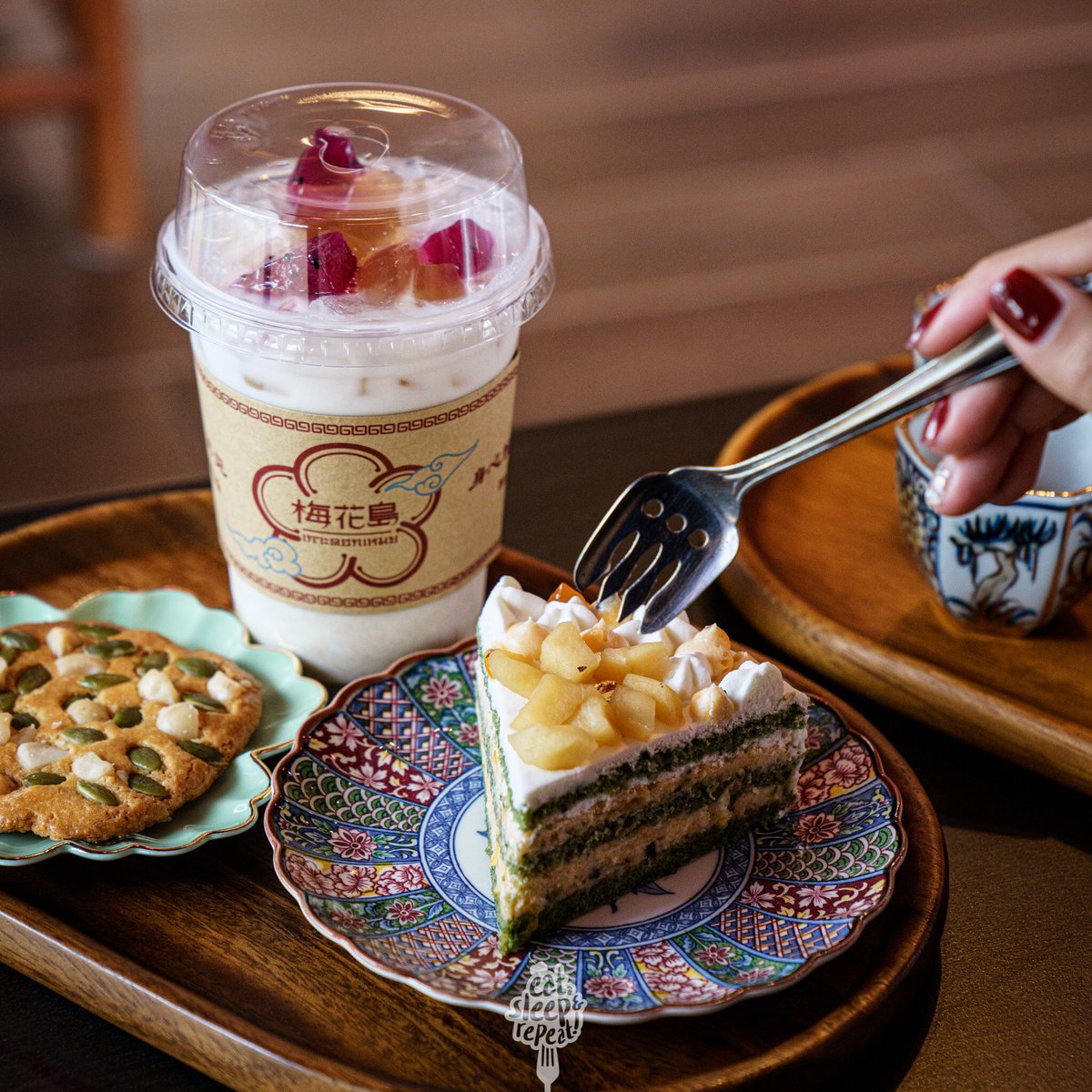 worldofppowder's tweet photo. คาเฟ่สไตล์จีนแบบลับลับย่านราชพฤกษ์ 
เกาะดอกเหมย คาเฟ่น่ารักๆ ให้บรรยากาศจีนมากๆ ตั้งแต่การแต่งร้าน บรรยากาศภายใน รวมถึงขนม เมนูของร้านนี้ทั้งหมดจะเป็นออแกนิค ทางร้านจะเลือกสิ่งที่ดีที่สุด และทำเองทั้งหมด @aroii #คาเฟ่ #คาเฟ่จีน #เกาะดอกเหมย #อร่อยไปแดก https://t.co/QuAbTdkrkl