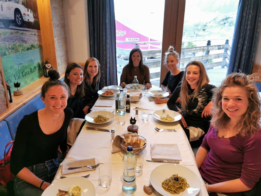 📷 <a href="/AvVleuten/">Annemiek van Vleuten</a> | Ladies night with <a href="/AsjaPaladin/">Asja Paladin</a> <a href="/SorayaPaladin/">Soraya Paladin</a>  <a href="/AlessiaVigilia/">Alessia Vigilia</a> <a href="/AriFidanza/">Arianna Fidanza</a>  <a href="/MVsperotto22/">MariaV. Sperotto</a>  @fra_pisciali #lekker #eetsmakelijk 

 #cycling 🚴 + #coffee 🍵 + #cake 🍰 = #cappuccinorides