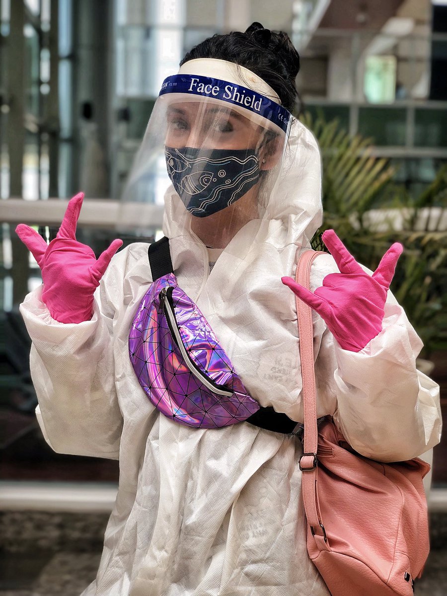 ashnoorkaur03's tweet image. The only #AirportLook you can have these days, but a tinch of colourful styling harms no one😉
.
#WorkCalling so here I come, accepting the #NewNormal ♥️
#ppekit #staysafe #airportdiaries