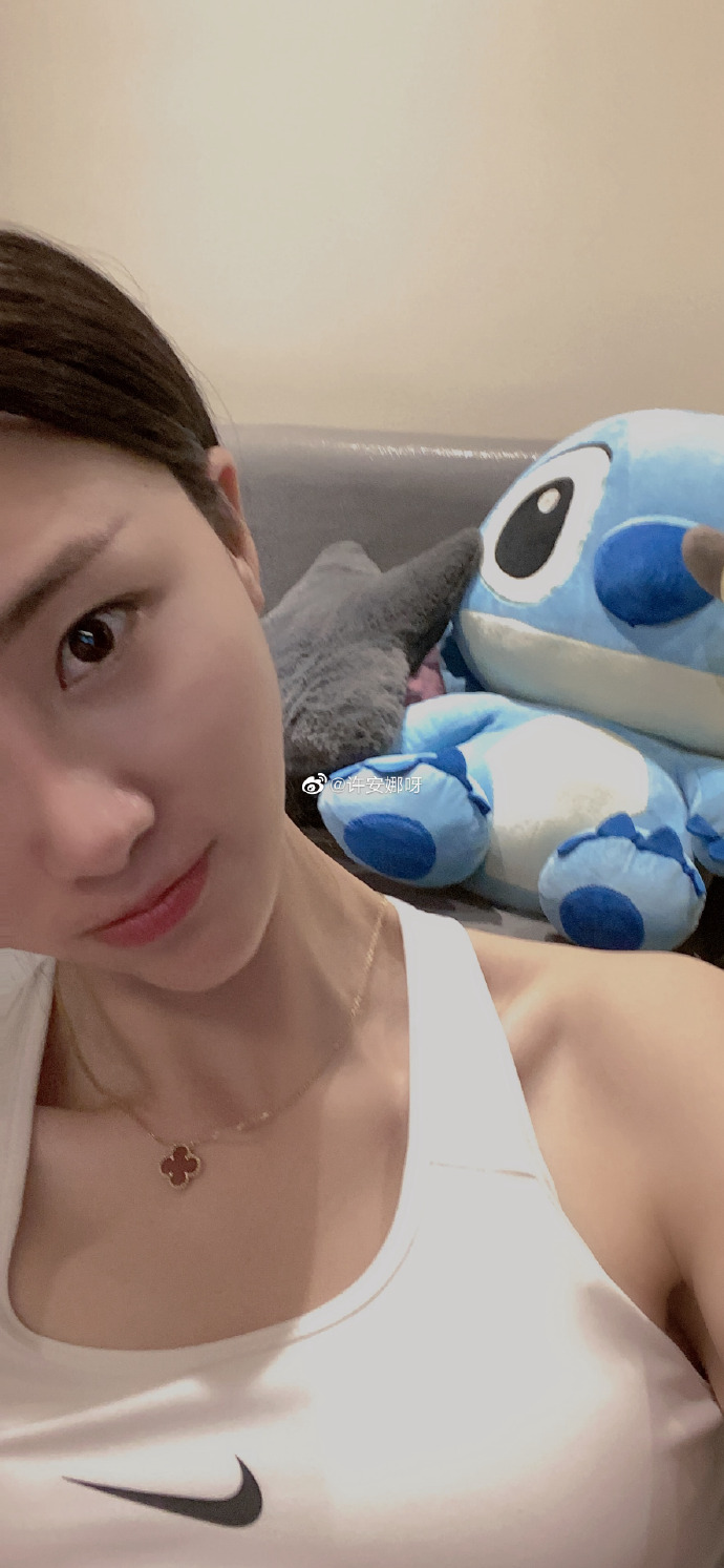 Twitter 上的黑料正能量：