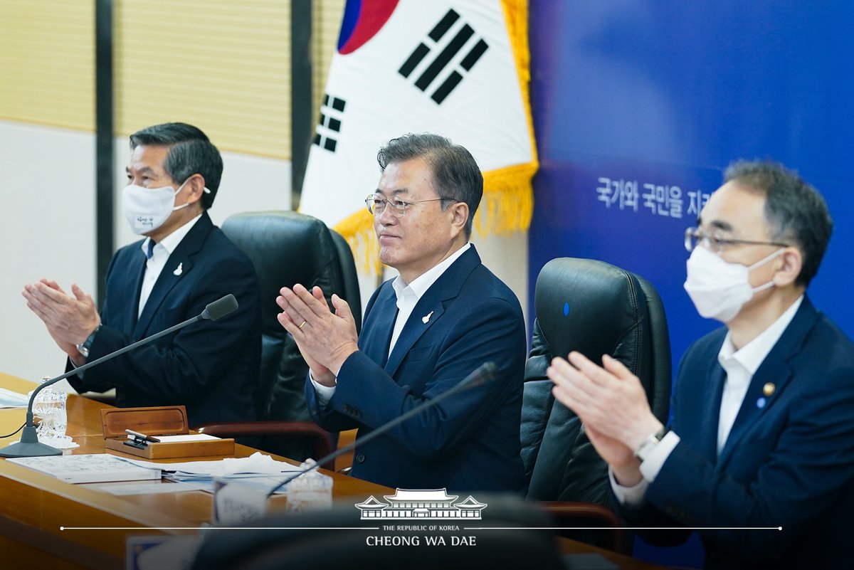 문재인 대통령은 오늘, 우리 국방의 첨단화, 과학화를 이끌고 있는 국방과학연구소를 방문했습니다. 대통령은 "세계군사력 평가에서 6위를 차지한 대한민국의 국방력 원천이 이곳에서 나오고 있다"며 "우리는 어떠한 안보 위협도 막아낼 수 있는 능력을 갖추고 있다"고 강조했습니다.