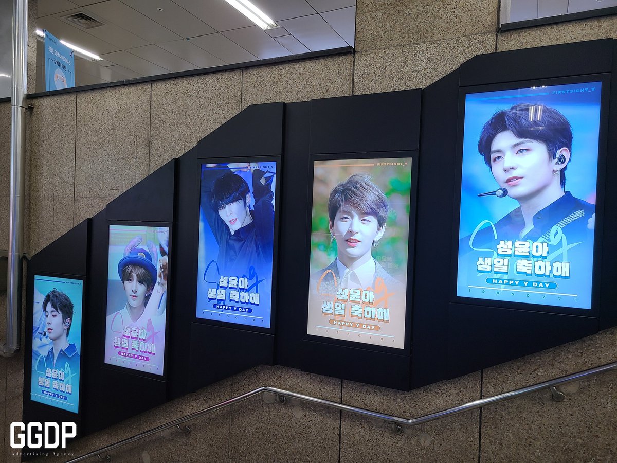 adavengers3's tweet photo. #성윤 이의 생일위한
서포트가 서울역에서
진행되고있어요:)🥳
8월 5일까지
만날 수 있습니다❤🥰❤
#Golden_Child #GOLDENCHILD #Gol_Cha
#골든차일드Y #Y #와이 #최성윤 #골든차일드 https://t.co/xFwz7tsf1p