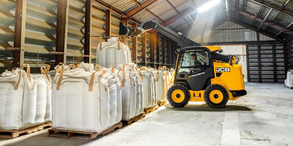 JCBagriculture's tweet photo. Now you can. The #Teleskid that can do the work of four machines all in one - A forklift, telescopic handler, compact wheel loader and of course a skid steer loader! https://t.co/xeYO60p50E