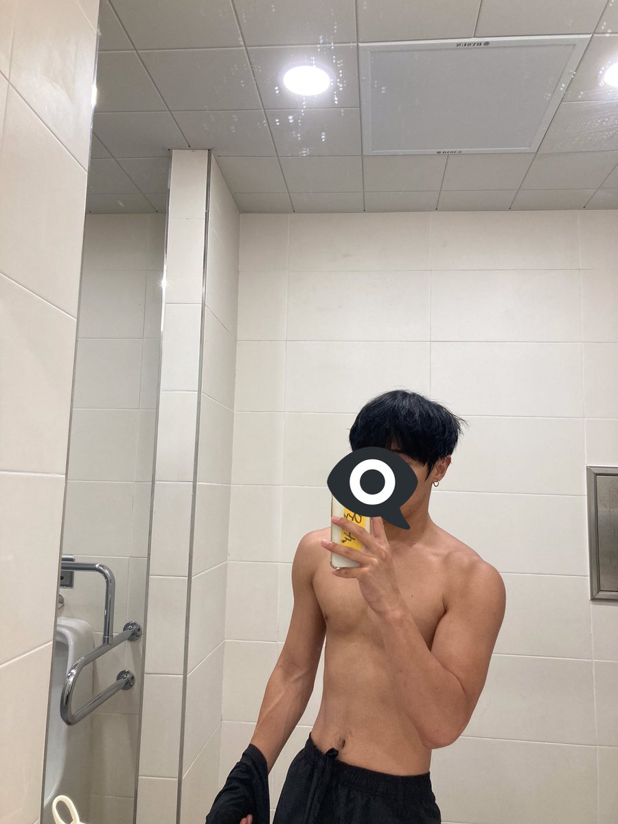 ntingnting1's tweet photo. 비 오는 날은 사람 별로 없어서 좋다. 운동 끝~ https://t.co/UTyo0cYU6Z