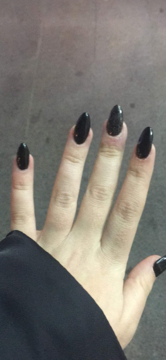 arasanch94's tweet photo. @BluesOfSoul Bb tenía estás y ya están fuera, me siento gatita sin garras, pero ya tamos readys pa fantasía rica, lo de los counters me tienes que enseñar tho :3 bahate al sur 🙄😈 (no sé cómo puedes jugar con las uñis) https://t.co/azXG2KfOaP
