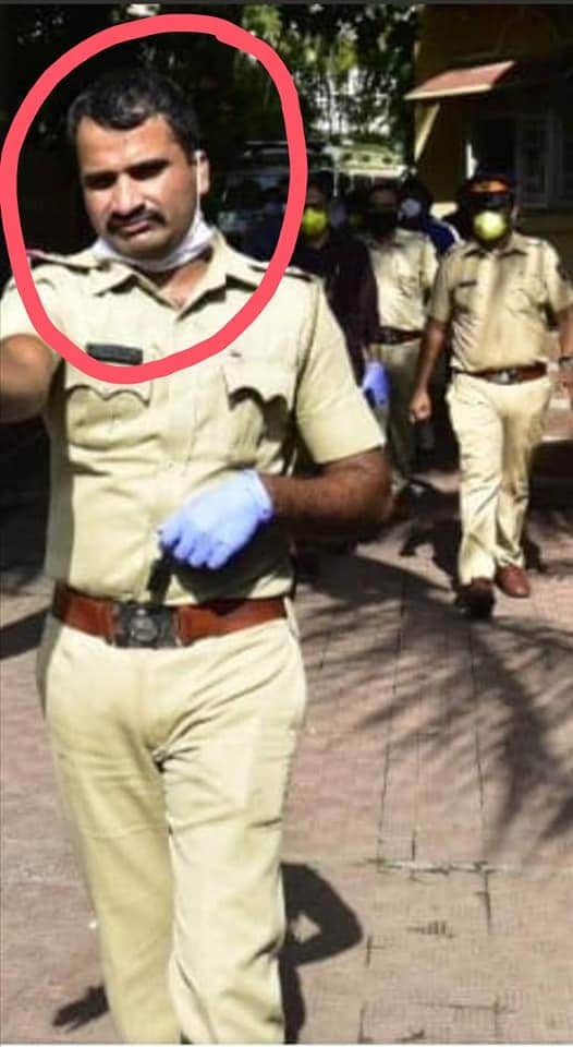 ObontiSamaiya's tweet photo. Look at this policeman who was in the house of the SSR on JUNE 14TH  in his Facebook friends he have staff of the green ambulance AKSHAY BANDGAR with both Facebook pages and name of this police is RAM YELGAR...😡😡HE IS FAKE POLICE AT SSR APARTMENT 😡
#SSRDidntCommitSuicide https://t.co/dXVoJX9nHC
