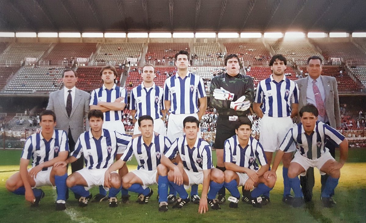 adriantapia_o2's tweet photo. Un enorme orgullo haber vestido la camiseta del @CDCMOSCARDO_com. Hoy, en su 75 Aniversario, un placer haber aprendido tanto al lado de personas y jugadores increíbles. 
•
•
#APorLos100 #CDCMoscardo #Usera #Moscardó #ClubMítico https://t.co/slcmqRSeoJ