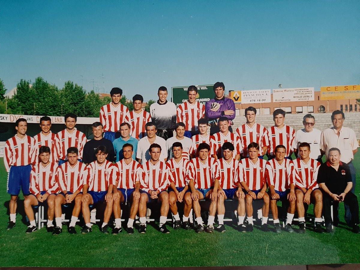 adriantapia_o2's tweet photo. Un enorme orgullo haber vestido la camiseta del @CDCMOSCARDO_com. Hoy, en su 75 Aniversario, un placer haber aprendido tanto al lado de personas y jugadores increíbles. 
•
•
#APorLos100 #CDCMoscardo #Usera #Moscardó #ClubMítico https://t.co/slcmqRSeoJ