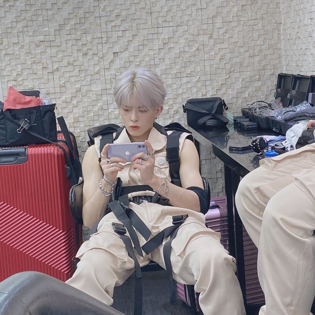 NewWorld_VICTON's tweet photo. [#승식 ]세상 진지하게 모니터링하는 수빈......(사실 카트하는 숩....) https://t.co/poHyaMcJ7r